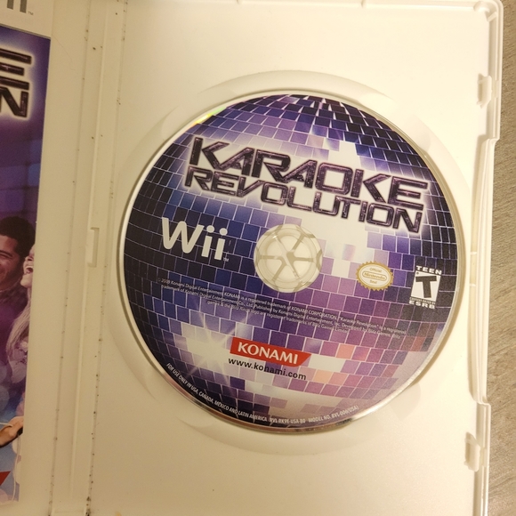 Nintendo Wii Karaoke Revolution - Picture 2 of 2